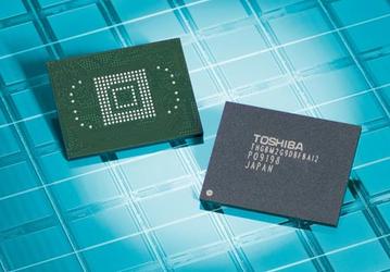 Новый рекорд Toshiba — 64 ГБ флэш-памяти NAND и контроллер в одном 17-слойном «пироге»